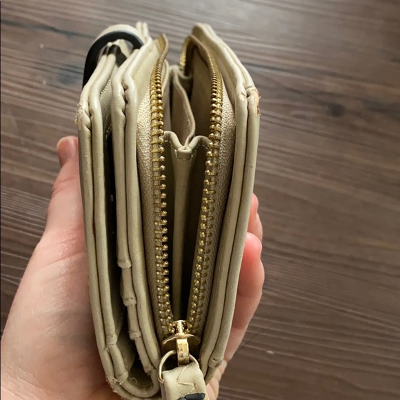 Tan studded wristlet - Picture 4 of 4